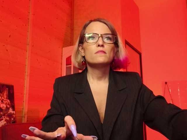 sweeteve050's BongaCams show and profile