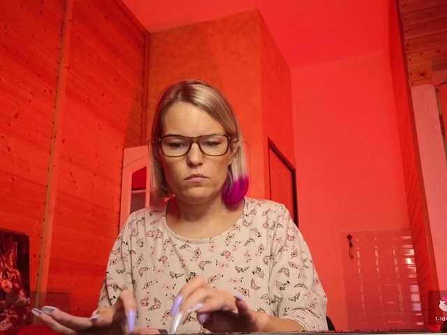 sweeteve050's BongaCams show and profile