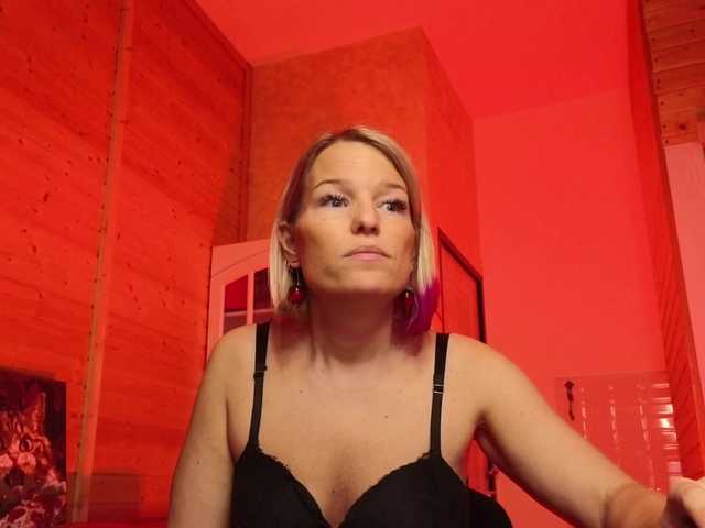 sweeteve050's BongaCams show and profile