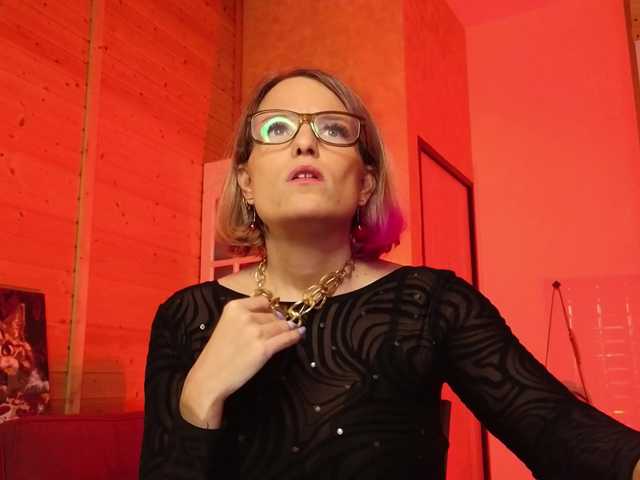 sweeteve050's BongaCams show and profile