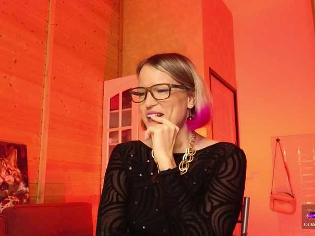 sweeteve050's BongaCams show and profile