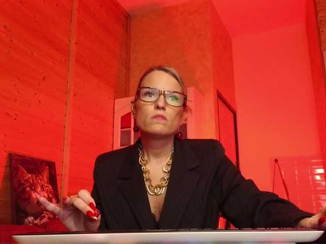 sweeteve050's BongaCams show and profile