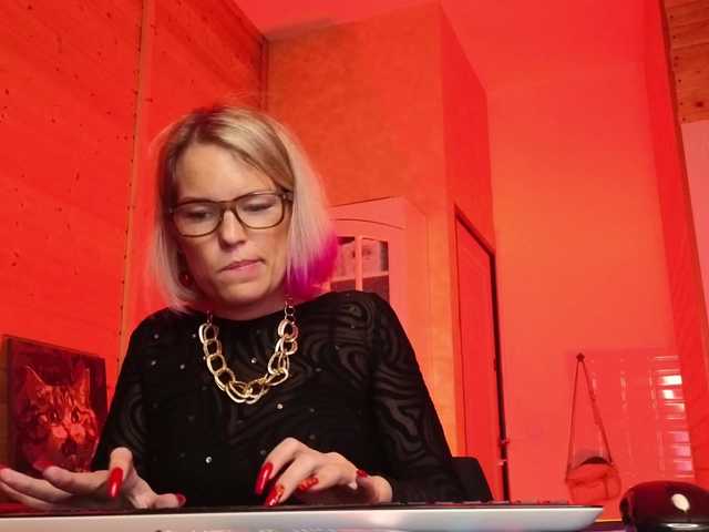 sweeteve050's BongaCams show and profile