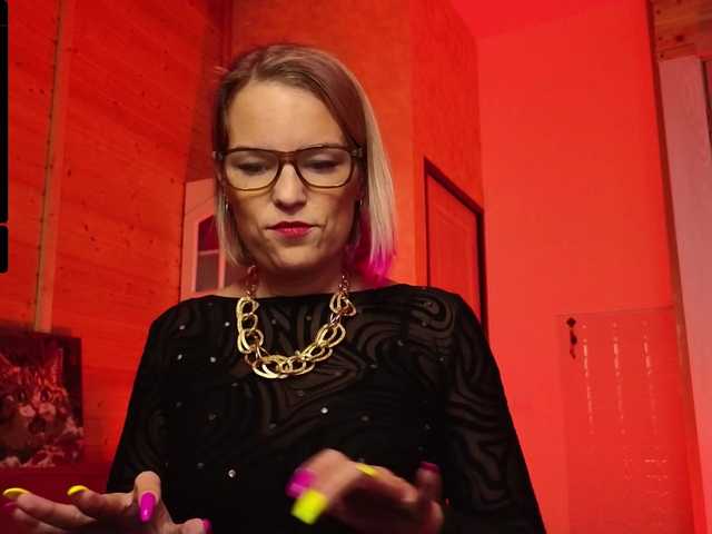 sweeteve050's BongaCams show and profile