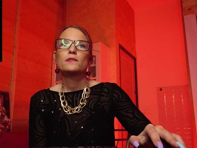 sweeteve050's BongaCams show and profile