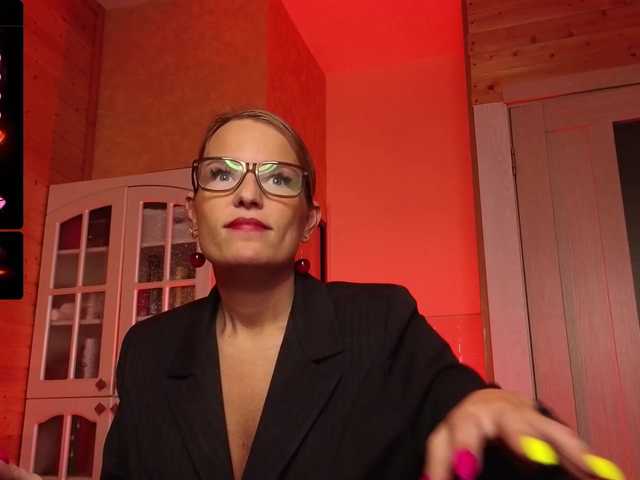 sweeteve050 Live Cam on BongaCams