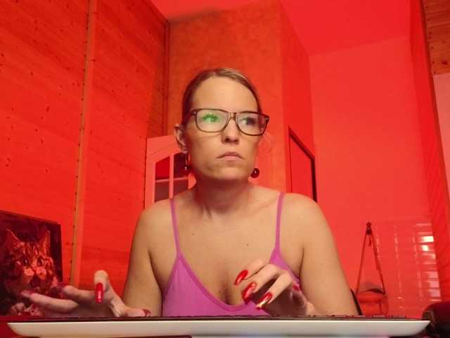 sweeteve050's BongaCams show and profile