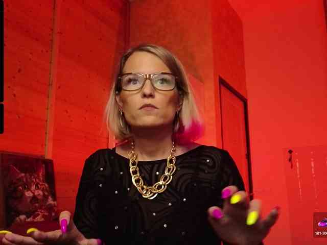 Findom_Lady_Shine webcam