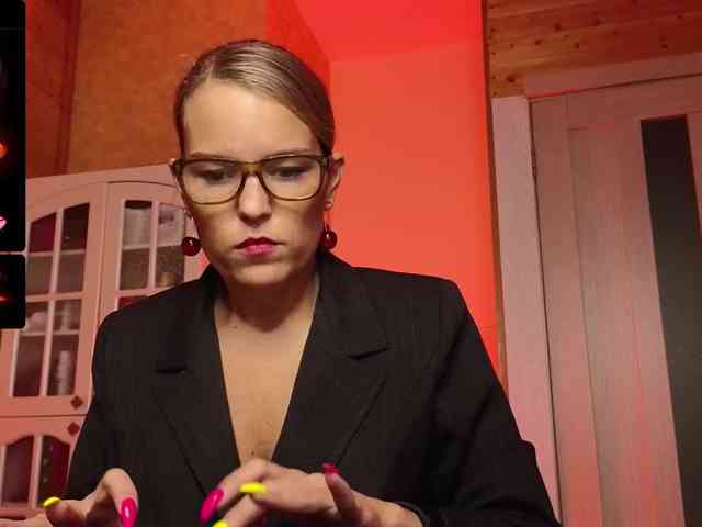 Findom_Lady_Shine webcam