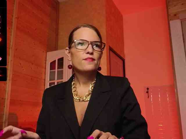 Findom_Lady_Shine webcam