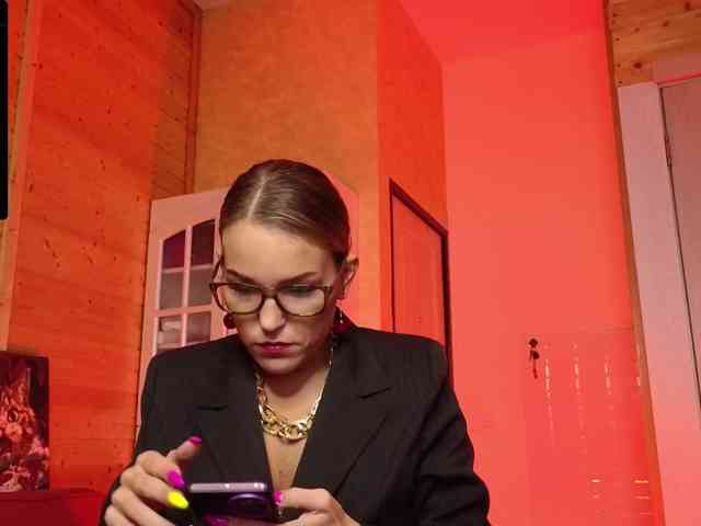 Findom_Lady_Shine webcam