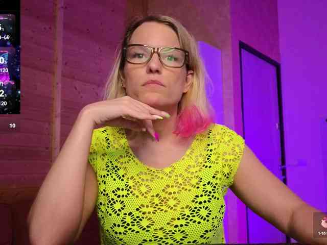 Findom_Lady_Shine webcam