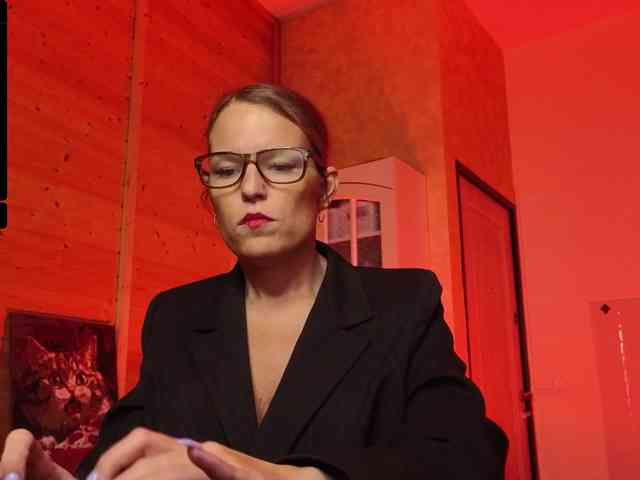 Findom_Lady_Shine webcam