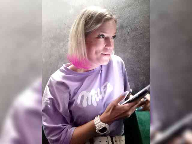 Findom_Lady_Shine webcam