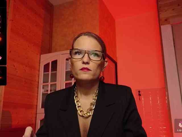 Findom_Lady_Shine webcam