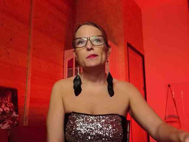 Findom_Lady_Shine webcam