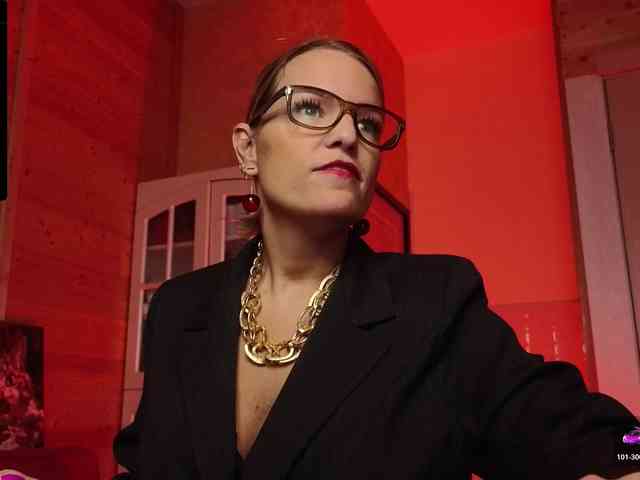 Findom_Lady_Shine webcam