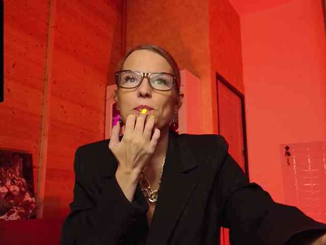 Findom_Lady_Shine webcam