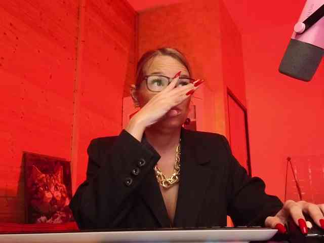 Findom_Lady_Shine webcam