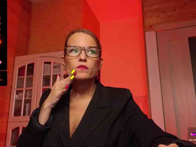 Findom_Lady_Shine webcam