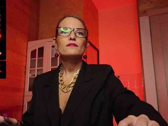 Findom_Lady_Shine webcam