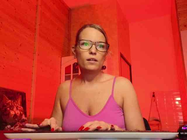 sweeteve050 Live Webcam on BongaCams