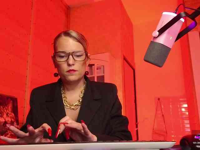 Findom_Lady_Shine webcam