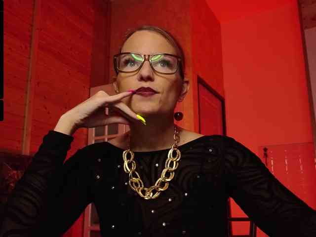 Findom_Lady_Shine webcam