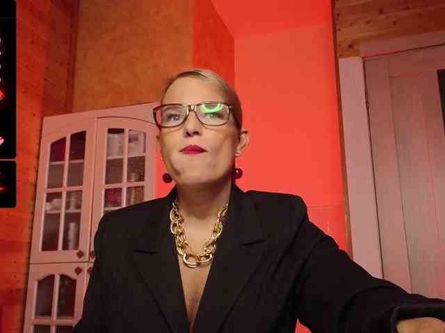 Findom_Lady_Shine webcam