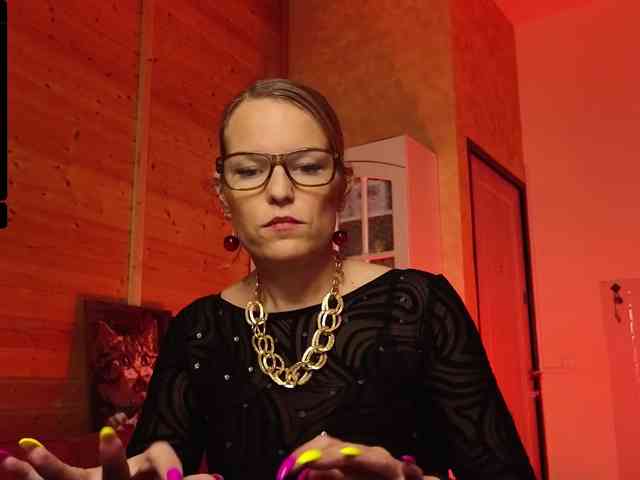 Findom_Lady_Shine webcam