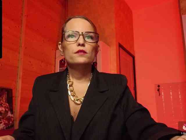 Findom_Lady_Shine webcam