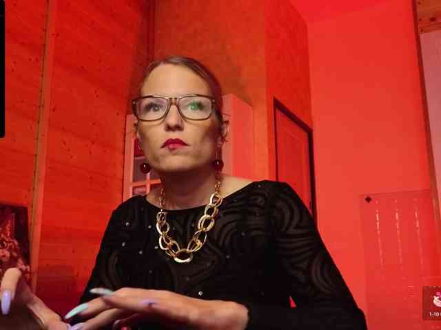 Findom_Lady_Shine webcam