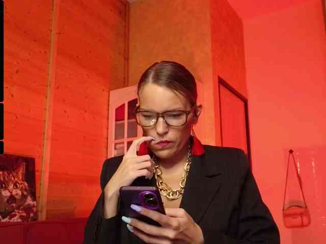 Findom_Lady_Shine webcam