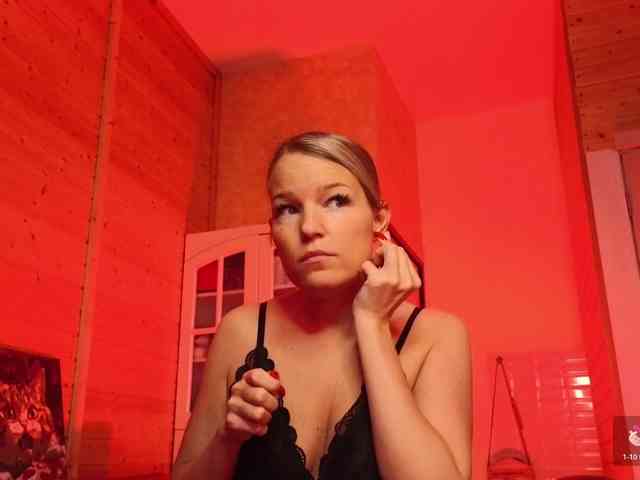 Findom_Lady_Shine webcam