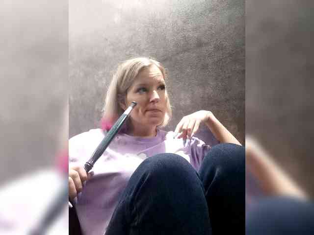 Findom_Lady_Shine webcam