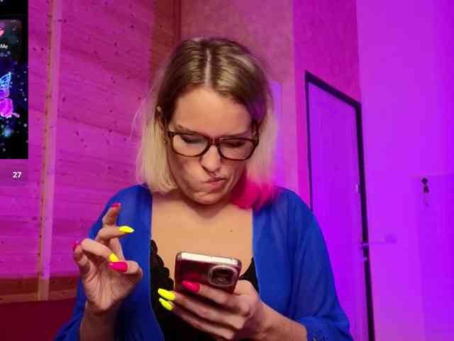 Findom_Lady_Shine webcam
