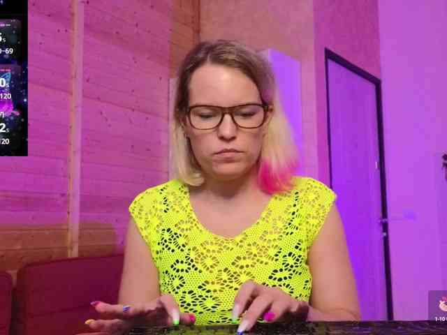 Findom_Lady_Shine webcam