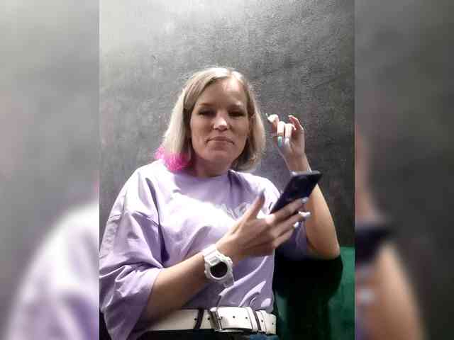 Findom_Lady_Shine webcam