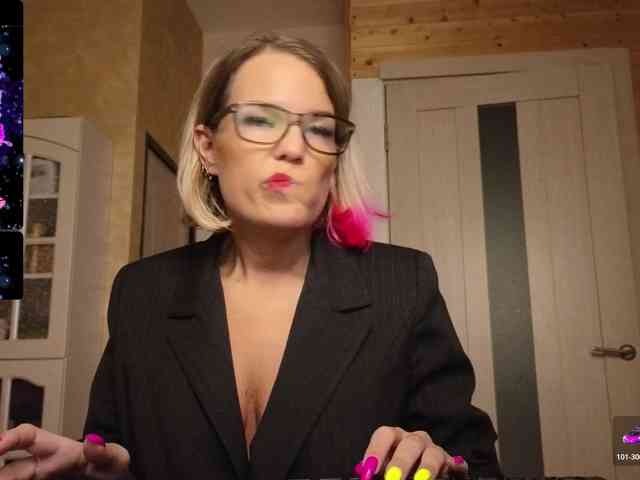 Findom_Lady_Shine webcam
