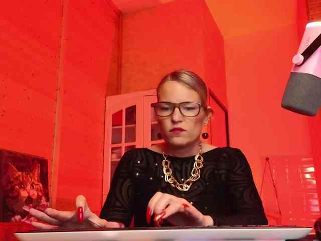 Findom_Lady_Shine webcam