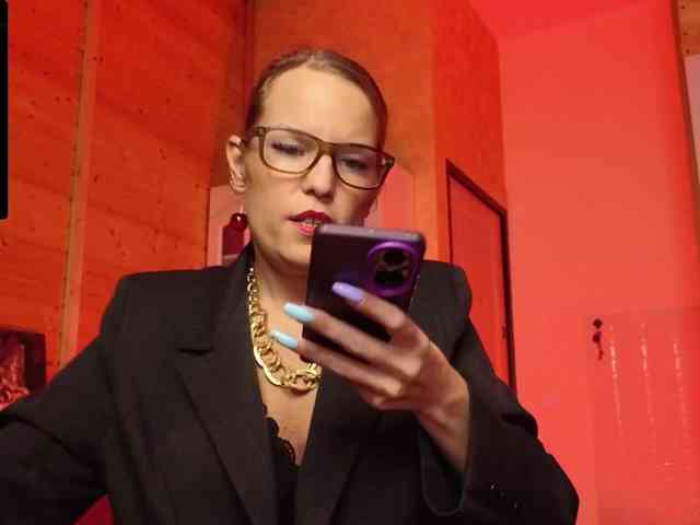 Findom_Lady_Shine webcam