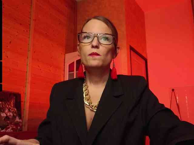 Findom_Lady_Shine webcam