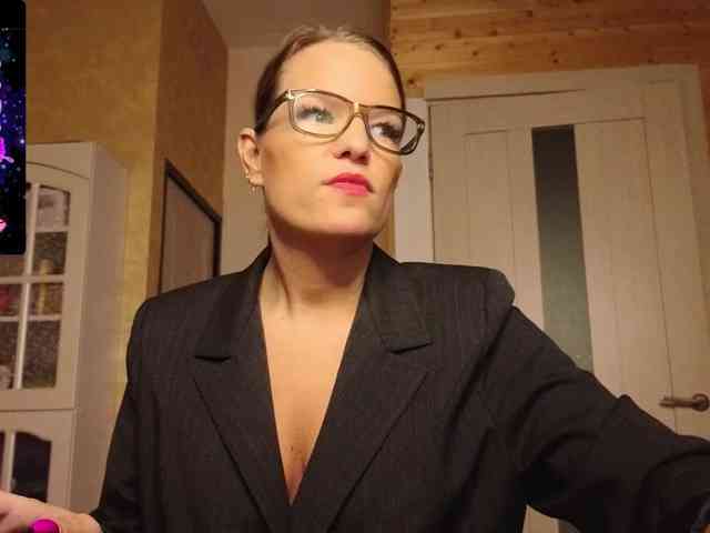 Findom_Lady_Shine webcam