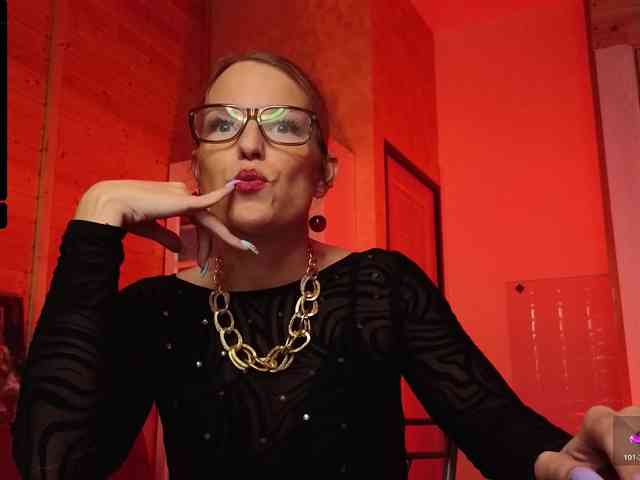 Findom_Lady_Shine webcam