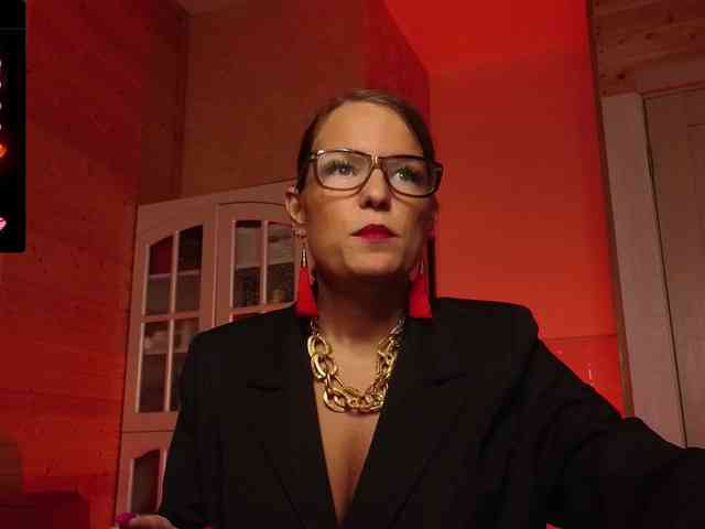 Findom_Lady_Shine webcam