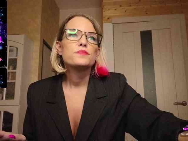 Findom_Lady_Shine webcam