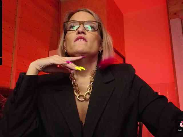 Findom_Lady_Shine webcam