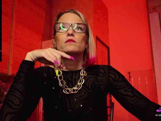 Findom_Lady_Shine webcam