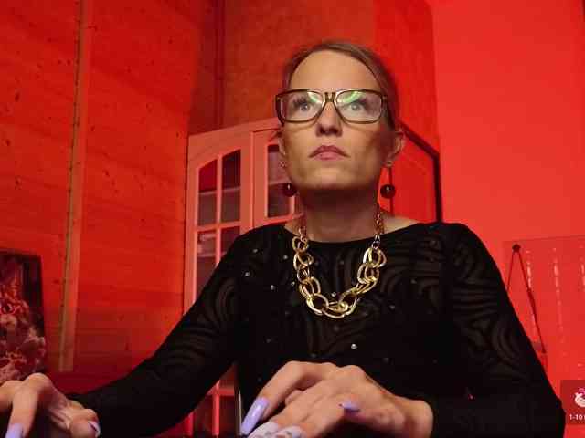 Findom_Lady_Shine webcam