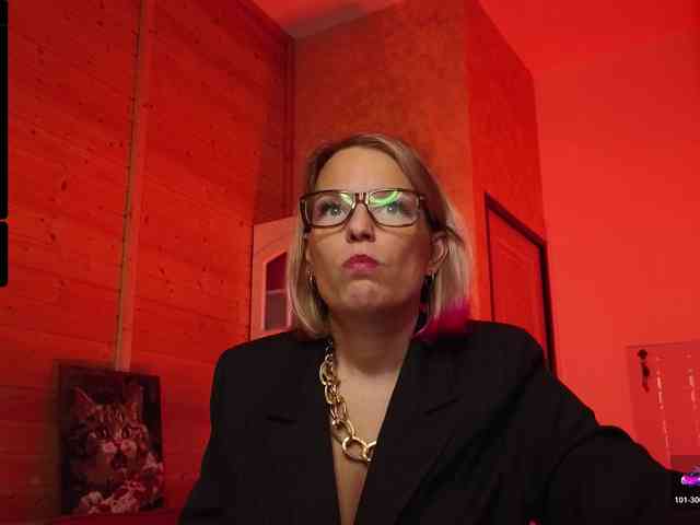 Findom_Lady_Shine webcam